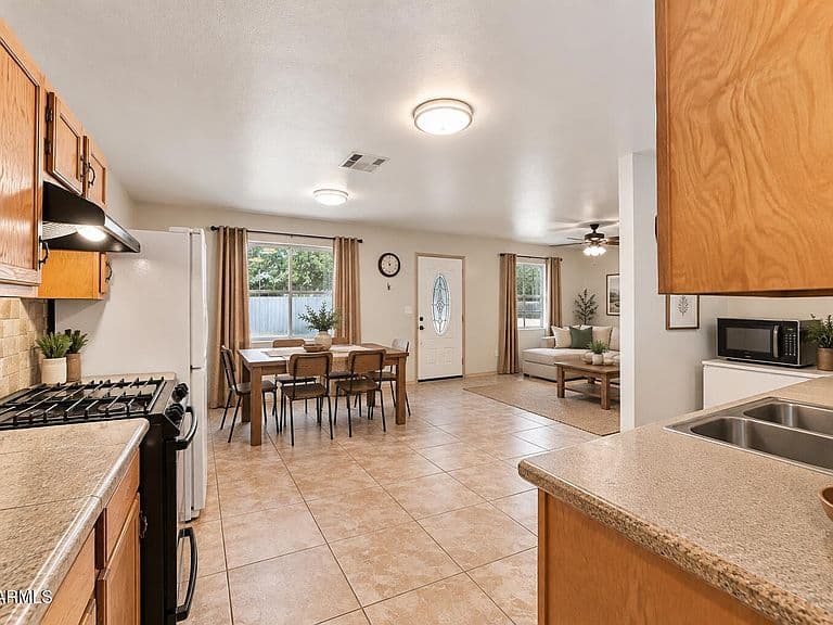 13421 N EL FRIO Street photo 5