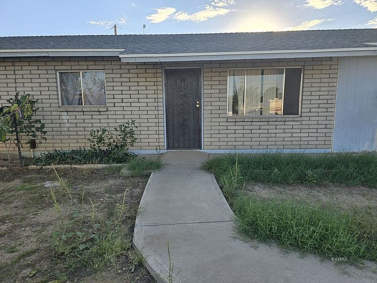 2104 S Yuma Cir photo 2