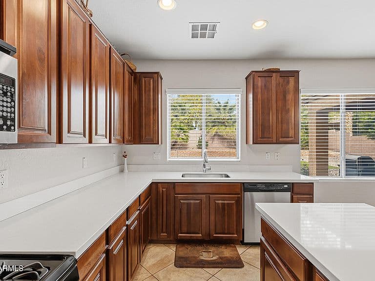 2212 W Blaylock Dr photo 4