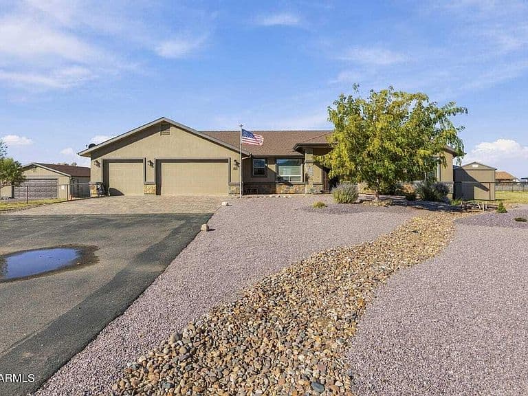 11300 N RETRIEVER Lane photo 1