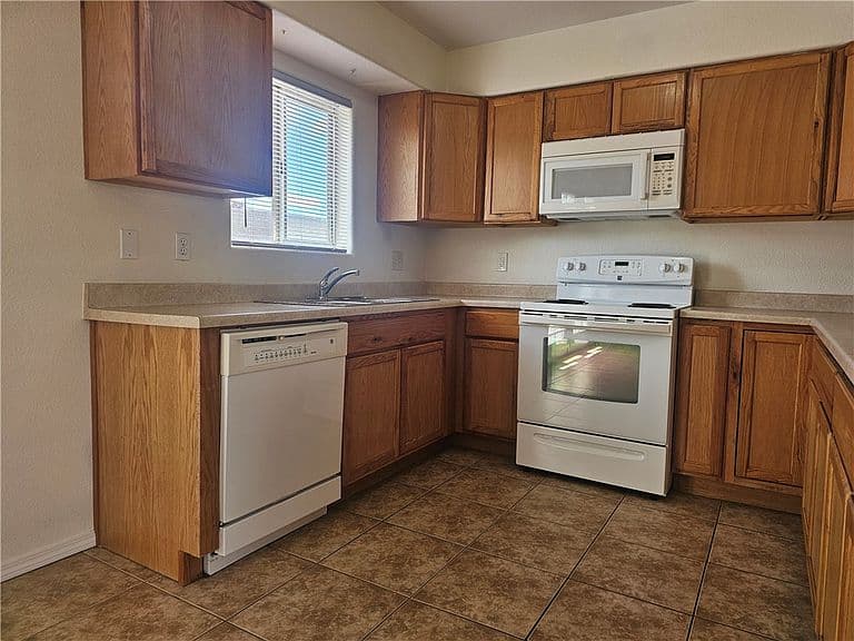 3050 Pacific Avenue photo 3