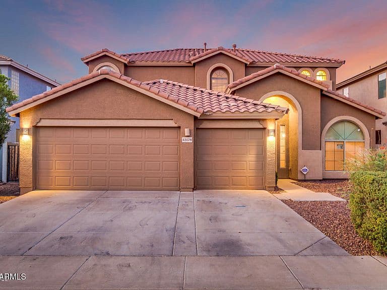 43578 W CYDNEE Drive photo 2
