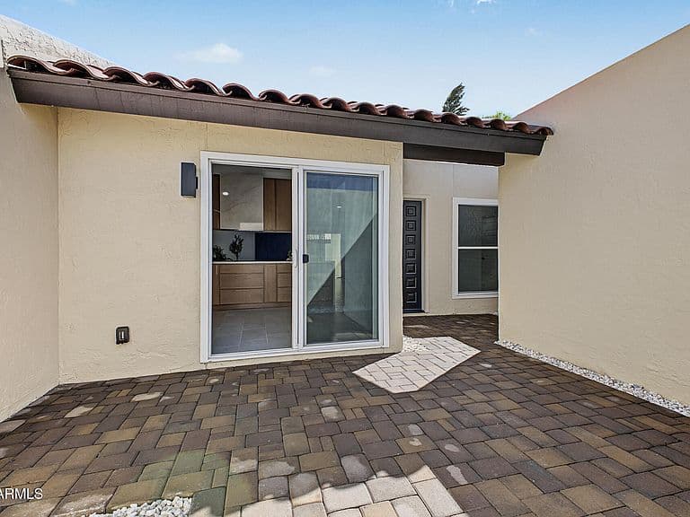 5621 N PALACIO Place photo 4