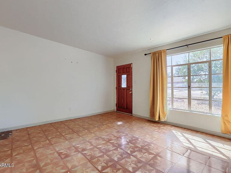1212 E WINTER Drive photo 2