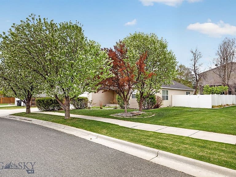 351 Springfield Dr photo 2