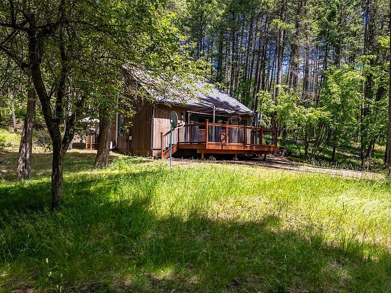 2282 Cedar Ln photo 1