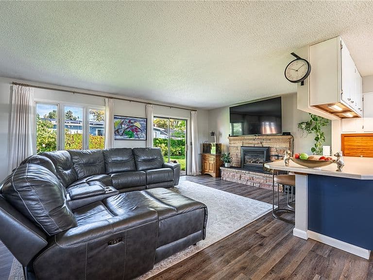 1809 Colton Blvd photo 3