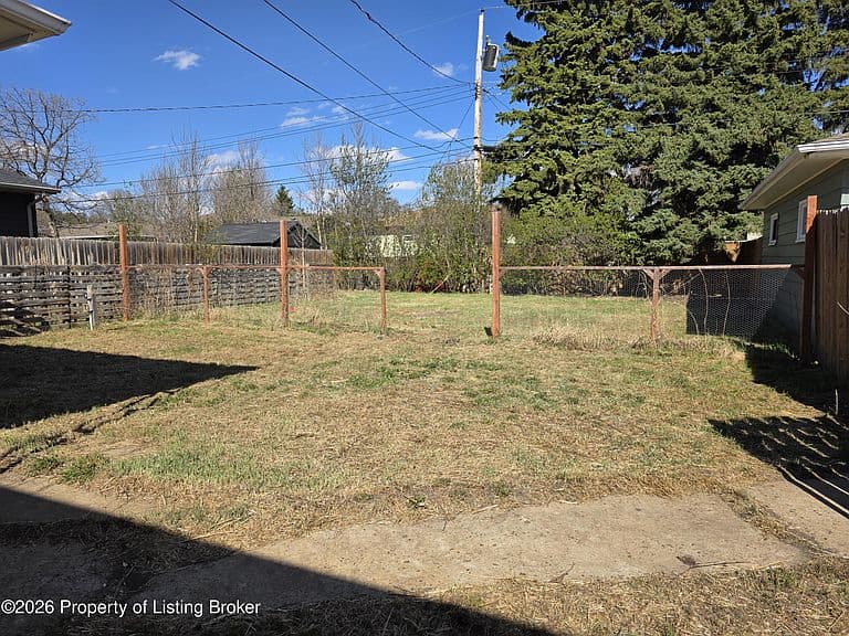 634 9th Ave W photo 4