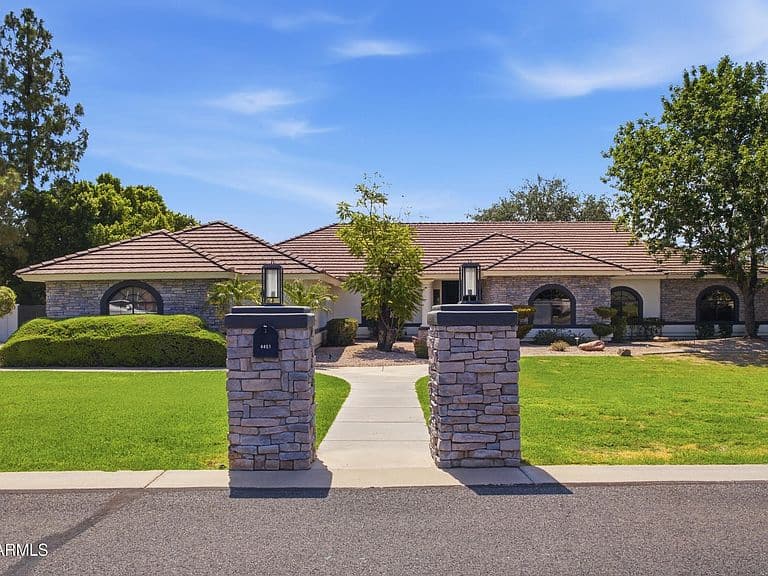 4451 E DESERT Lane photo 1