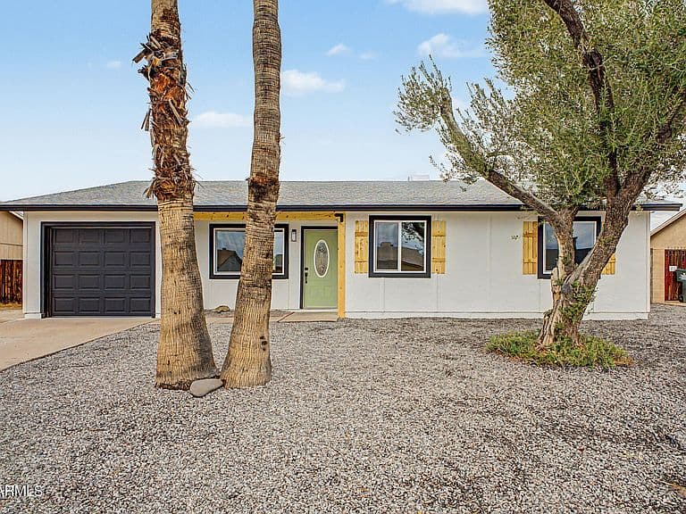 3226 W LIBBY Street photo 1