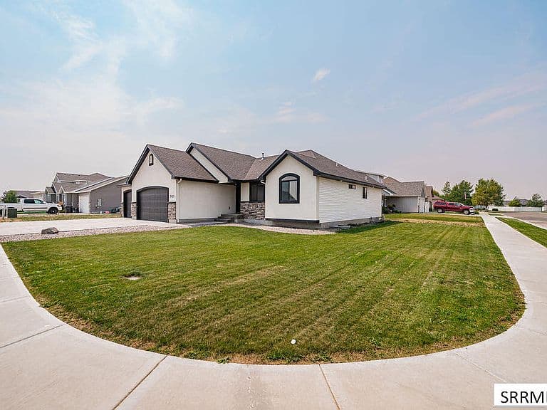 5121 Rock Creek Dr photo 3