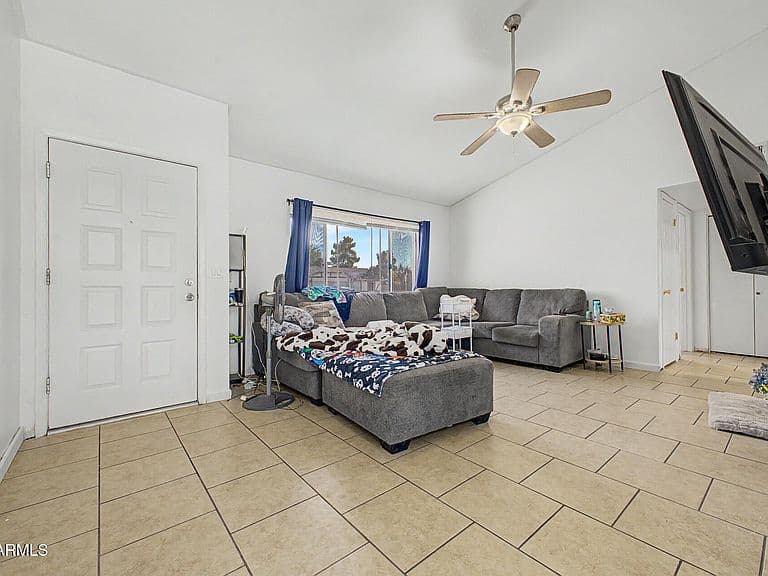 6926 W COMET Avenue photo 3