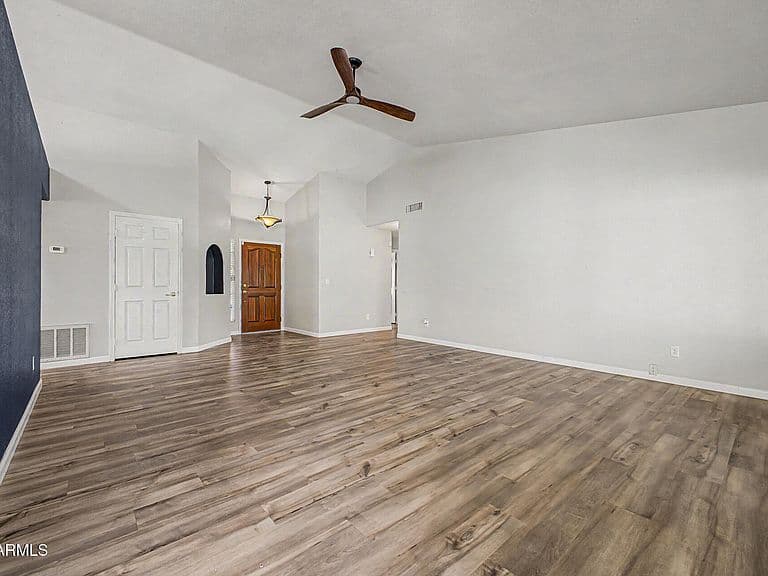 19020 N 73RD Lane photo 4