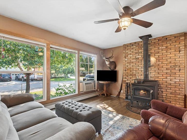 14 Council Bluffs Dr photo 1
