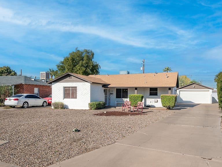 1728 W AVALON Drive photo 1