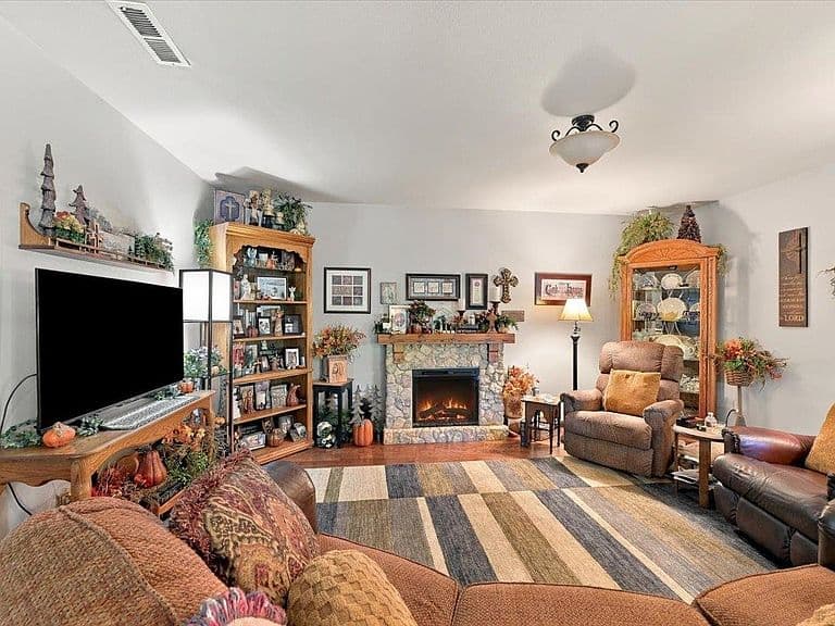1121 N Canyon St photo 5