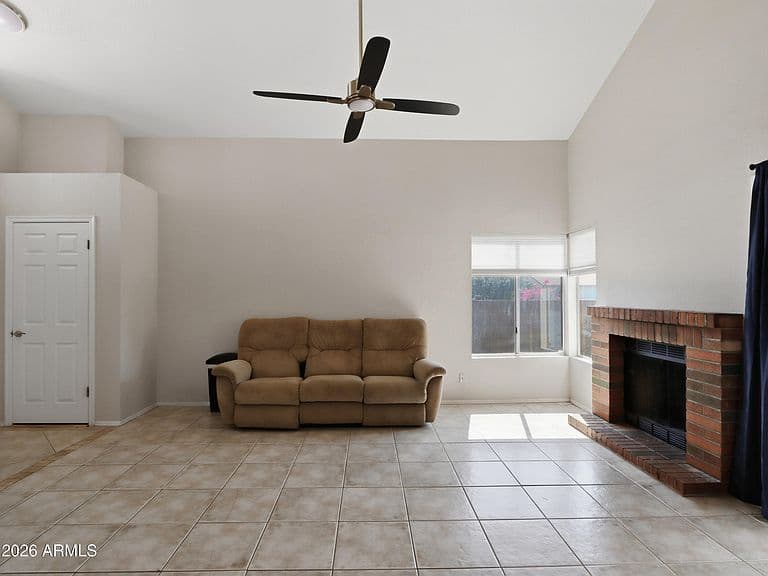 19422 N 43RD Drive photo 4