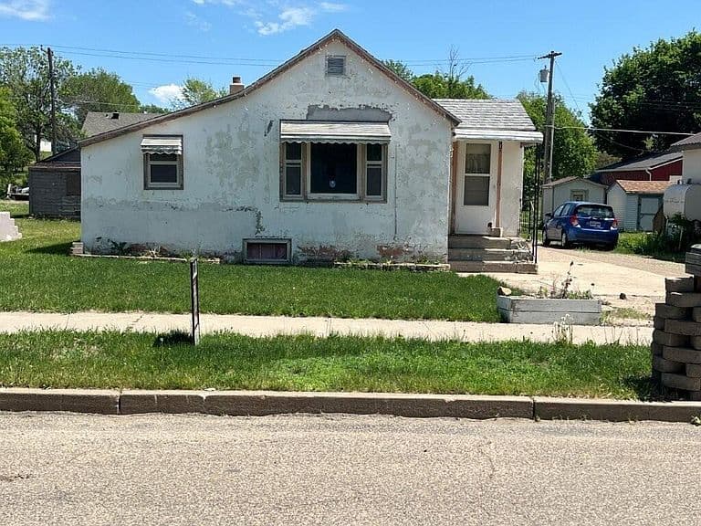 710 3rd Ave E photo 1