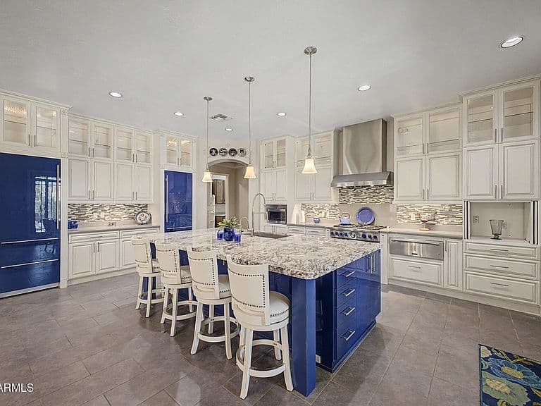 1412 N VINCENT Circle photo 3