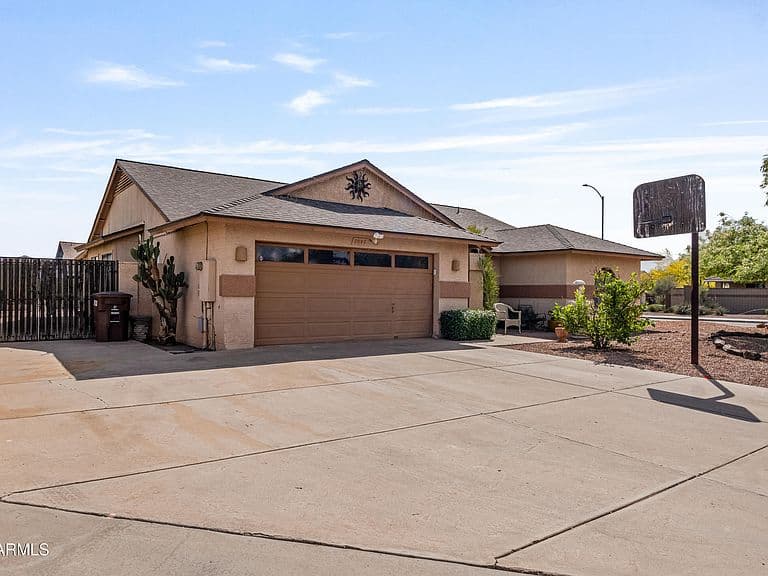 8845 W ALICE Avenue photo 2