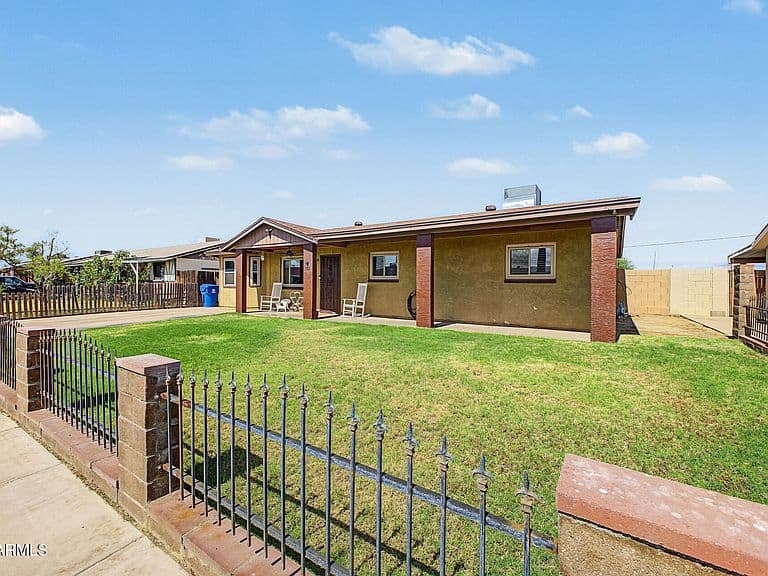 132 W ELY Lane photo 3