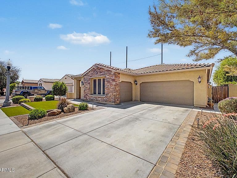 14841 W LUNA Drive S photo 2