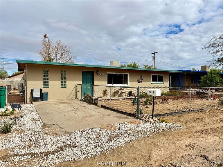 2213 Lucille Avenue photo 2
