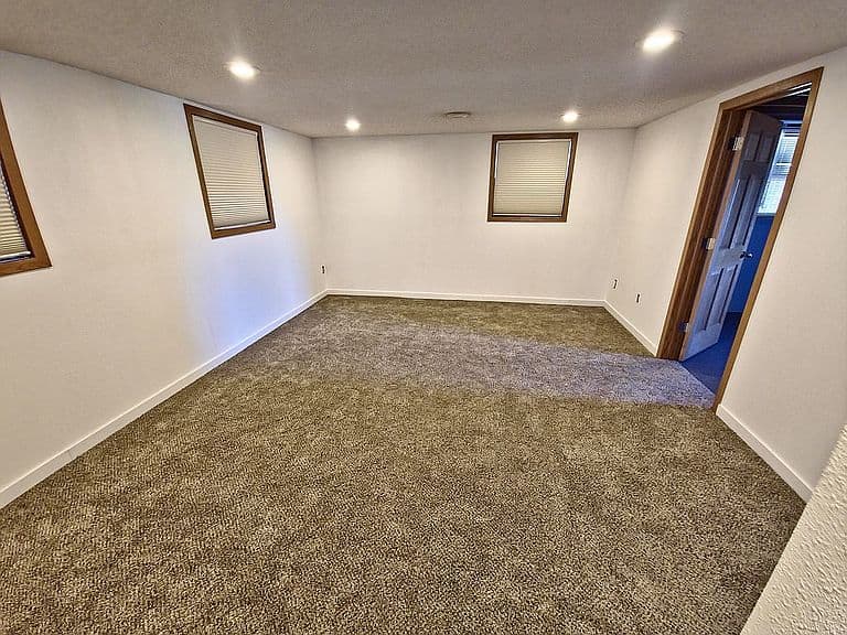 87 N Harmon Dr photo 4