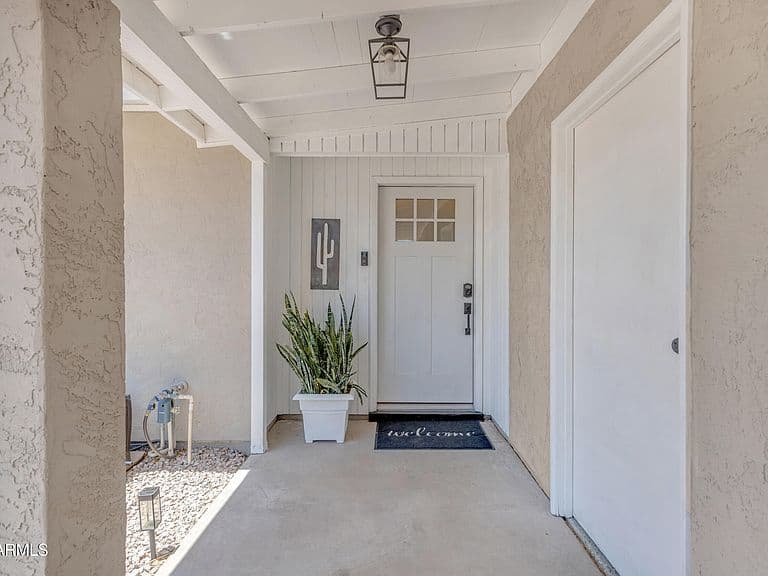 1106 E FREMONT Drive photo 3