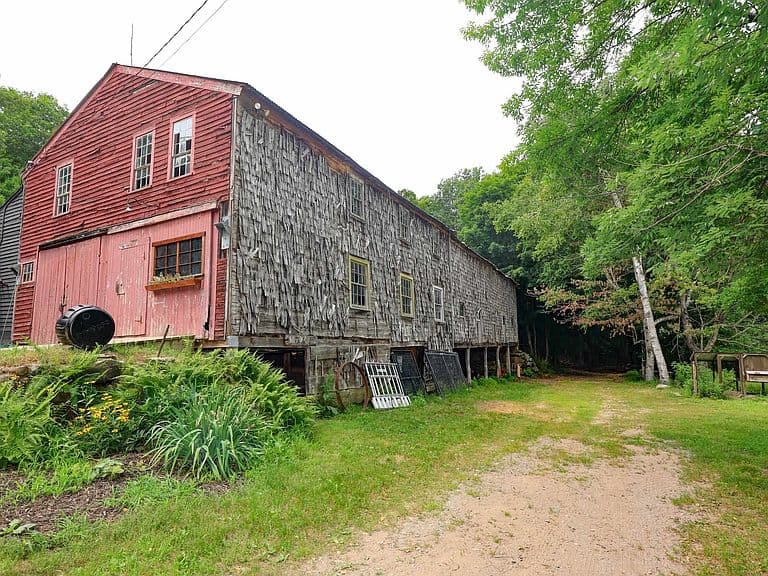 301 Tiffany Hill Road photo 4