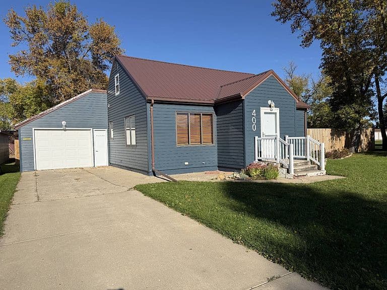 400 Lincoln Ave photo 1