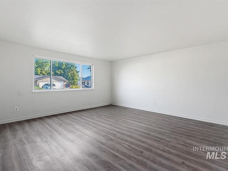 125 Donna Dr photo 4