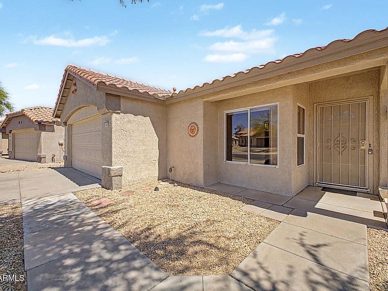 13621 W RAVENSWOOD Drive photo 2