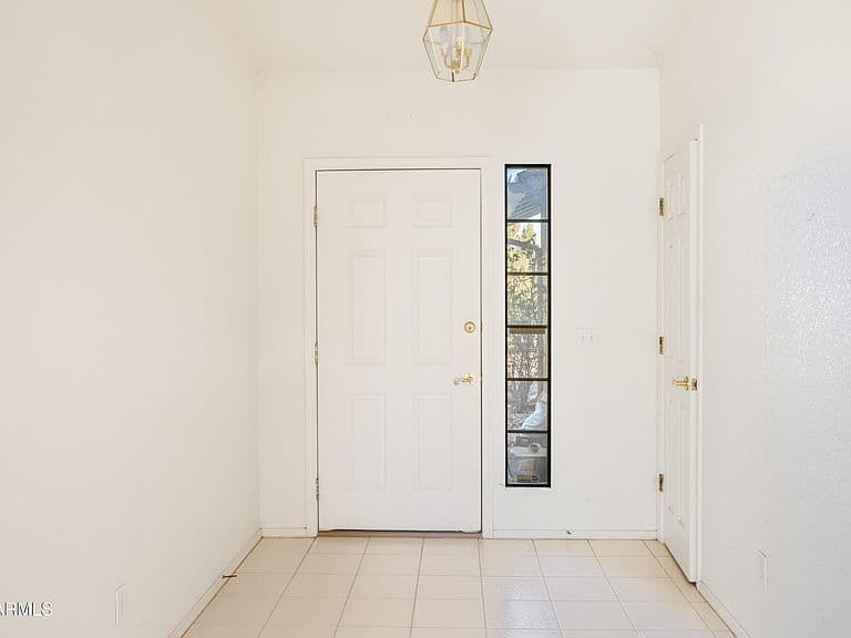 2954 Thunderbird Dr photo 4