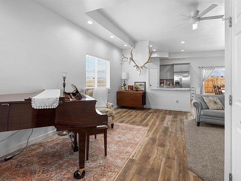 595 N Pioneer Way photo 5