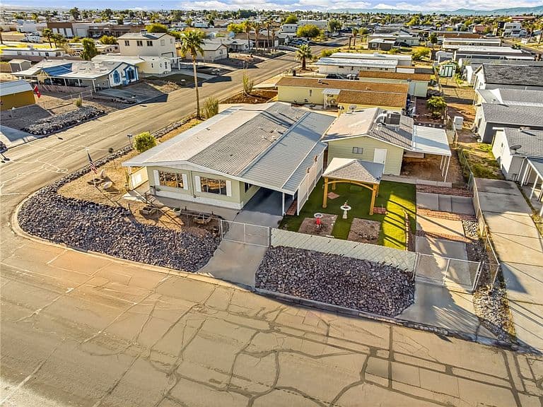 1671 Lynn Dr photo 2