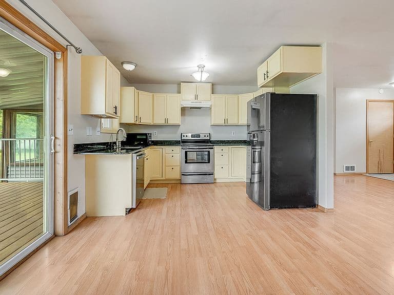 111 River Pl photo 5