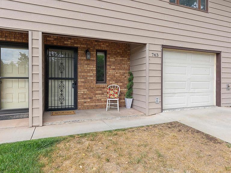 743 Plum Tree Ln photo 2