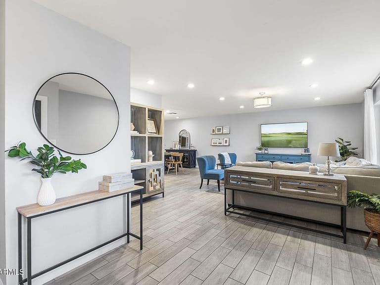 8649 E Buena Terra Way photo 4