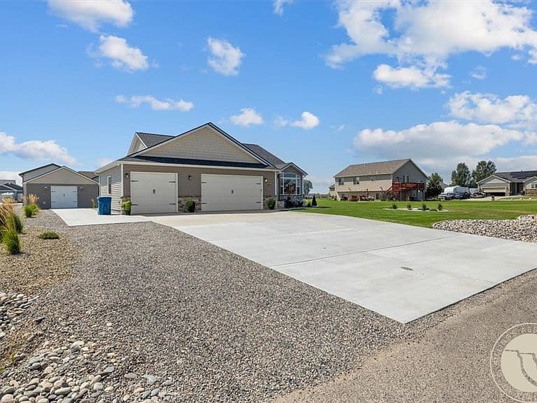 6870 Sandysprings Cir photo 2
