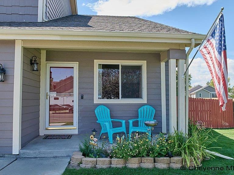 1406 Meadow Dr photo 2
