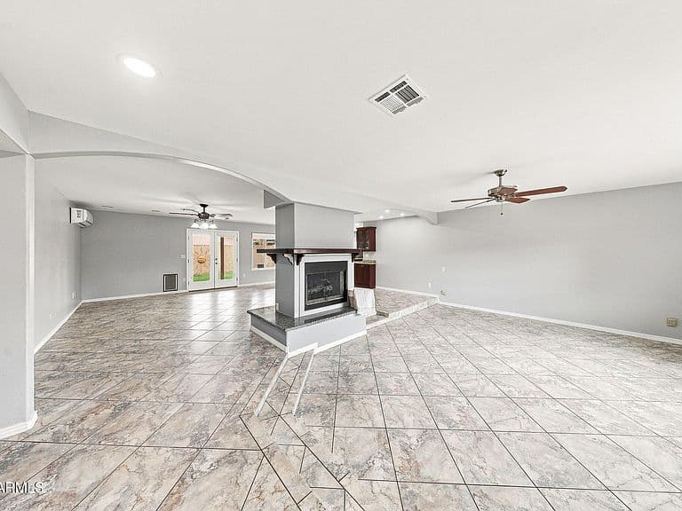 802 W CARIBBEAN Lane photo 1