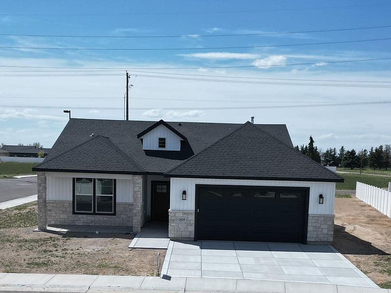 1419 Topaz photo 1