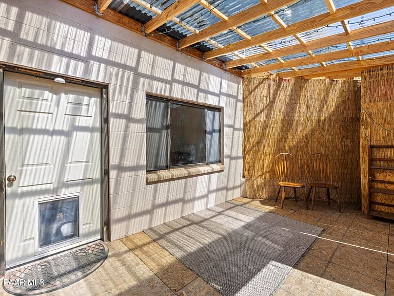 1502 E Butterfield Rd photo 3