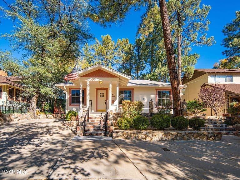 930 Apache Dr photo 4