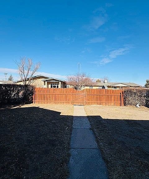 2713 E 12th St photo 3
