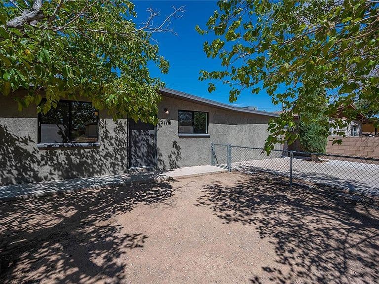2115 Davis Avenue photo 1