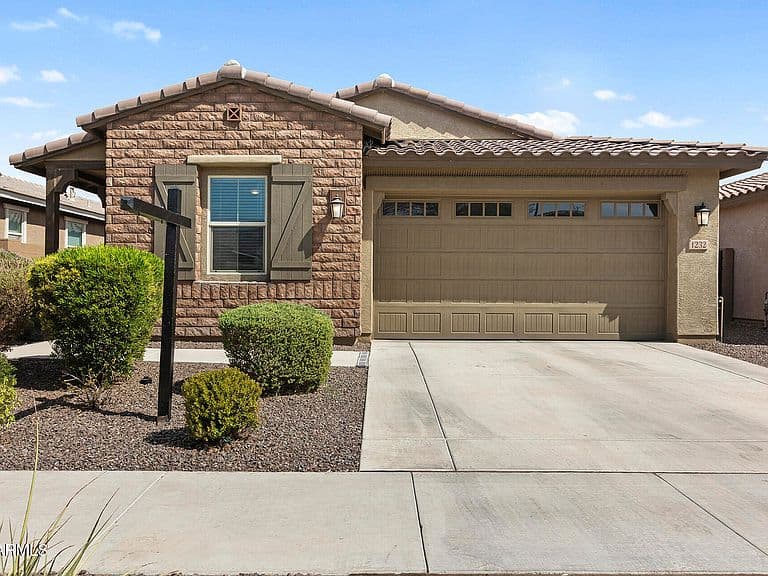 1232 E IRWIN Avenue photo 1