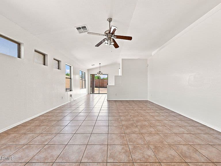 321 W HARWELL Road photo 3