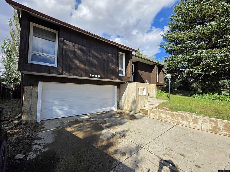 1809 Arthur Ave photo 4